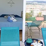 ホームステイ Vue & *